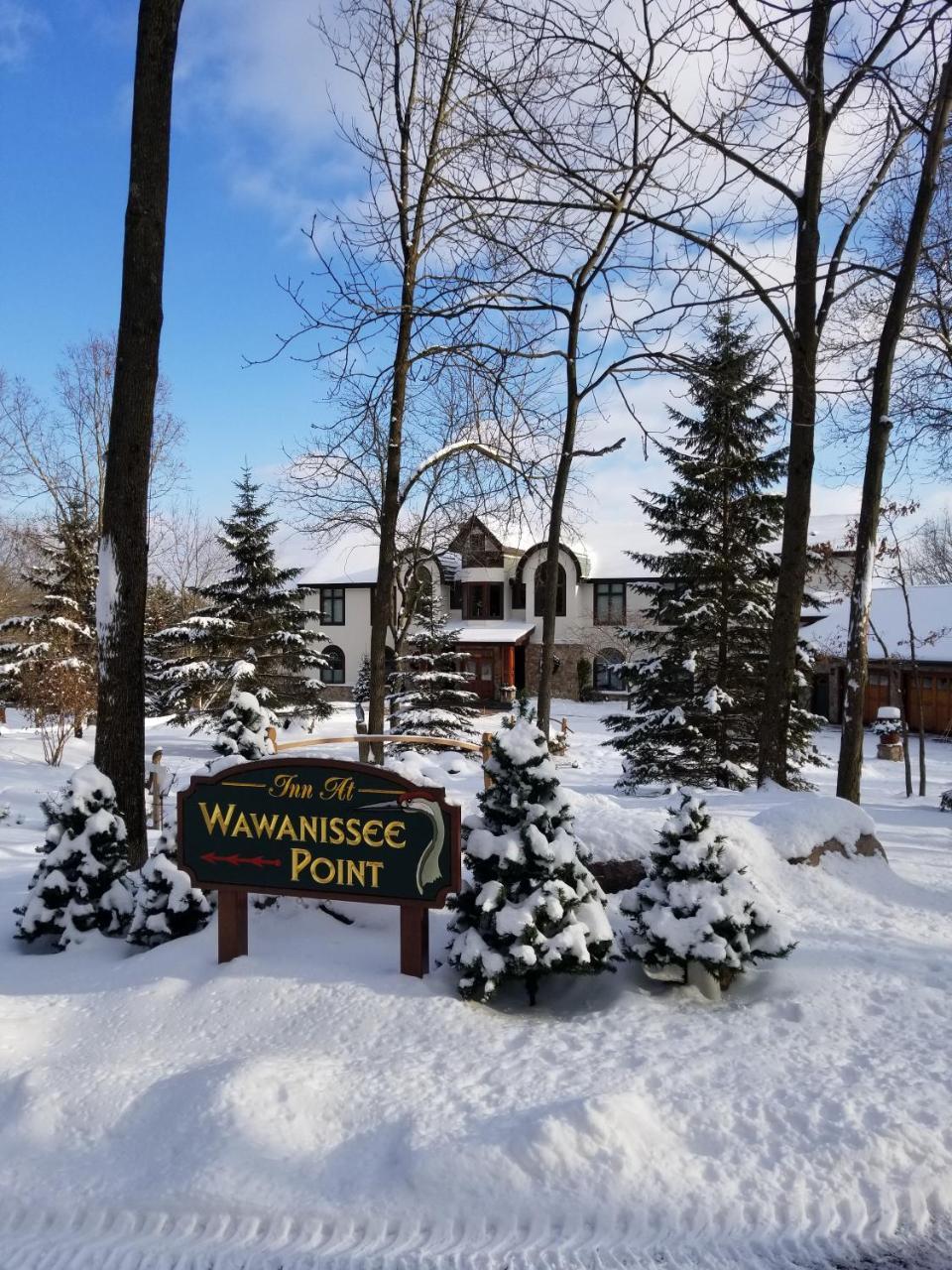 INN AT WAWANISSEE POINT 3⋆ ::: BARABOO, WI ::: COMPARE HOTEL RATES